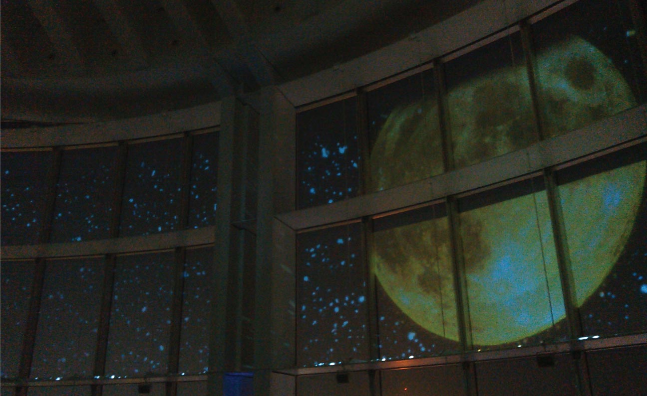 front-projected-holographic display window projection